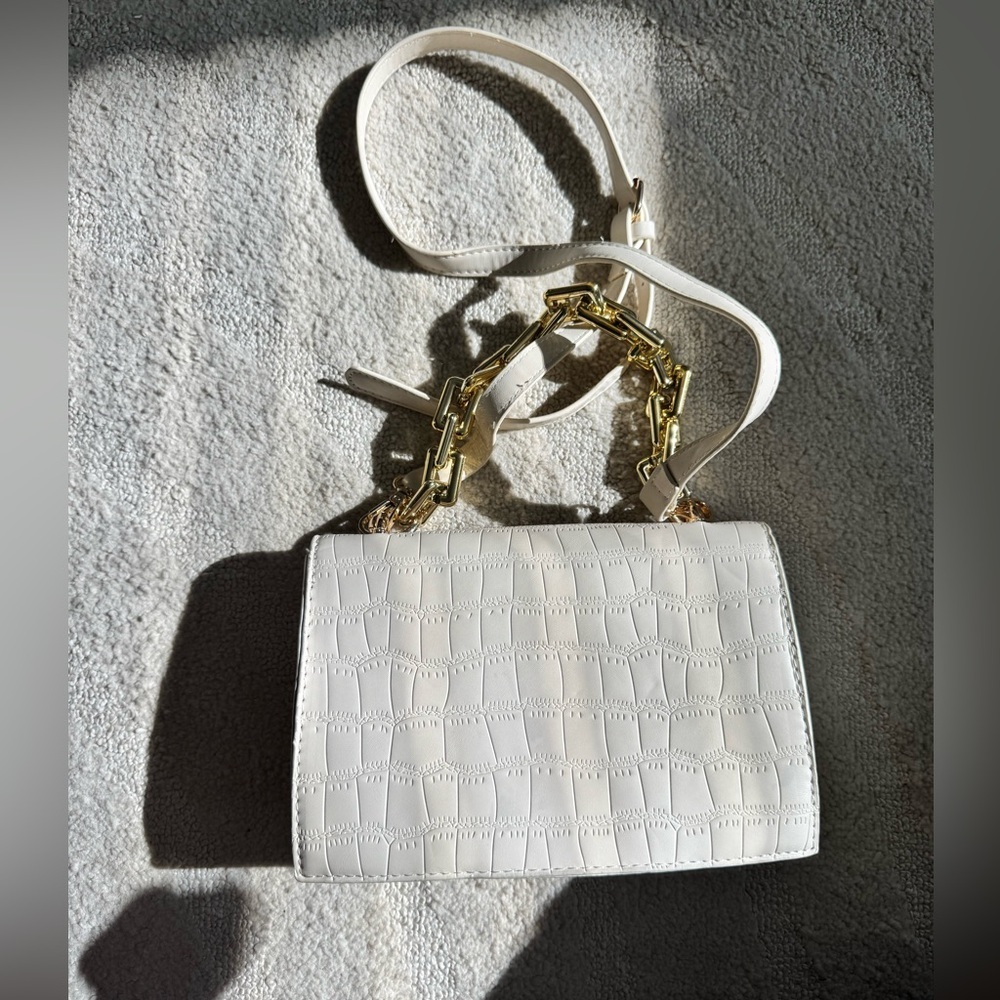 Beige Croc Shoulder Bag with gold hardware - Picture 5 of 10